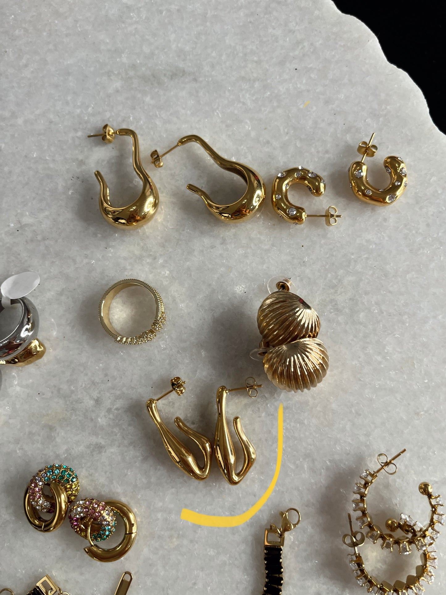 Geometric Unusual Earing